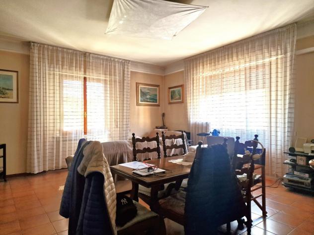 Marina di Massa, centro e a 200 m dal mare, appartamento al primo piano composto da ingresso, sala, cucina, disimpegno, due camere matrimoniali, bagno - Foto 7
