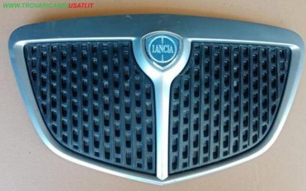 STEMMA ANT.(dal 06/2007) SATINATA - 735425960 999-U62225 Carrozzeria  Lamierati esterni  Cofano  Stemma ant. LANCIA - YPSILON - 01-07-2003 - 01-12-201
