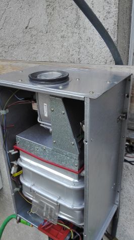 SCALDABAGNO SCALDINO VAILLANT GEYSER CAMERA STAGNA GAS METANO - Foto 4
