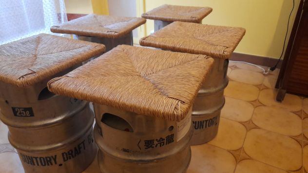 SEDUTE CON FUSTI DI BIRRA - REALIZZAZIONE ARTIGIANALE - Foto 3