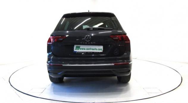 VOLKSWAGEN Tiguan 2.0 TDI DSG 4MOTION Life 150CV rif. 22945087 - Foto 4