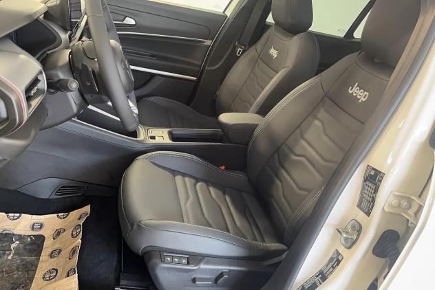 Jeep Avenger e-Hybrid 1.2 MHEV e-Hybrid Turbo Summit #tettoapribile #keyless #portellone #pelle - Foto 6