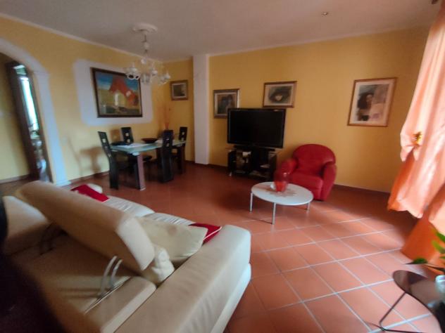 VILLA A SCHIERA di 4 vani e di 144 mq (VIAREGGIO) rif. 638