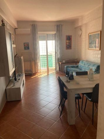 POMEZIA TRILOCALE ARREDATO CON BALCONE