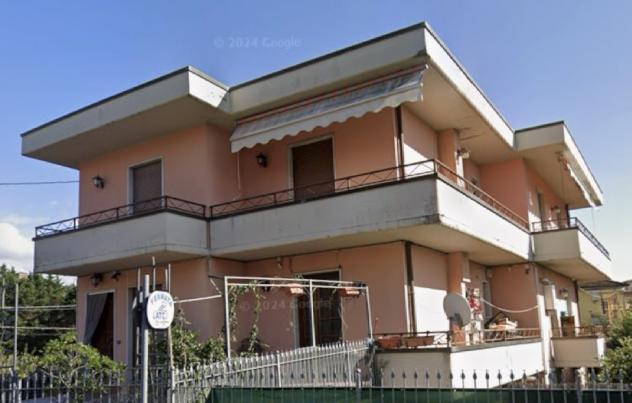 Pentalocale in vendita a Sarzana