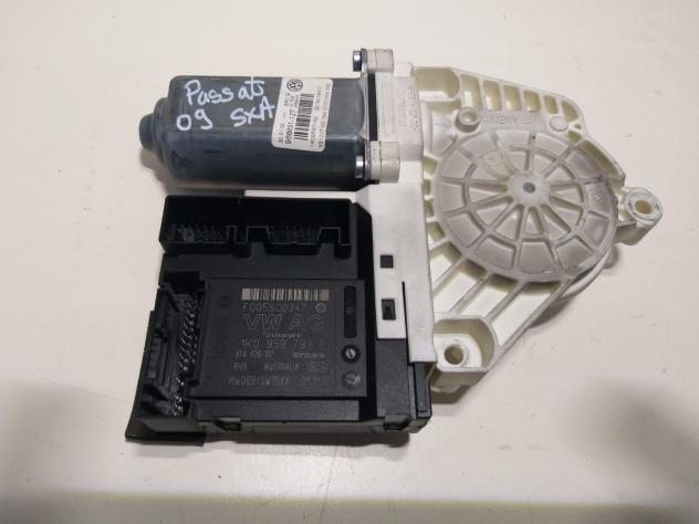 MOTORINO ALZAVETRO ANTERIORE SINISTRO VOLKSWAGEN Passat Variant 4° Serie F005500347 (0510)