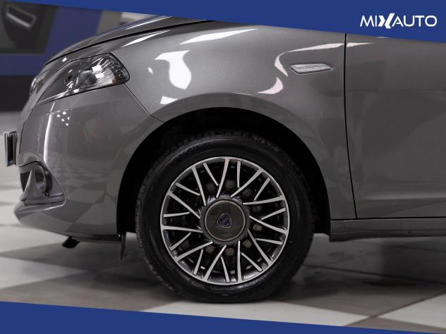 Lancia Ypsilon 1.0 Firefly Hybrid Gold Plus 70CV 5 Porte - Foto 8