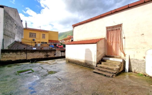 STABILE INDIPENDENTE CON CORTILE - VIA DELLE DALIE - FALCIANO DEL MASSICO V2853 - Foto 10