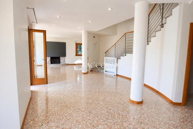 VILLA di 11 vani e di 505 mq (MONTEBELLUNA) rif. PE25 - Foto 3