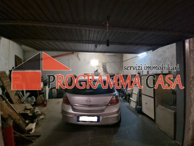 POMEZiA CENTRO BOX 30 MQ ENTRATA PEDONALE VIA ROMA