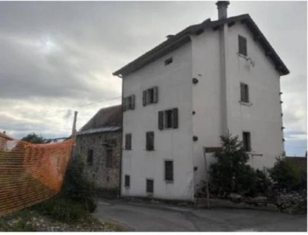 Immobile in asta di 209 m² con più di 5 locali in vendita a Alpago - Foto 2