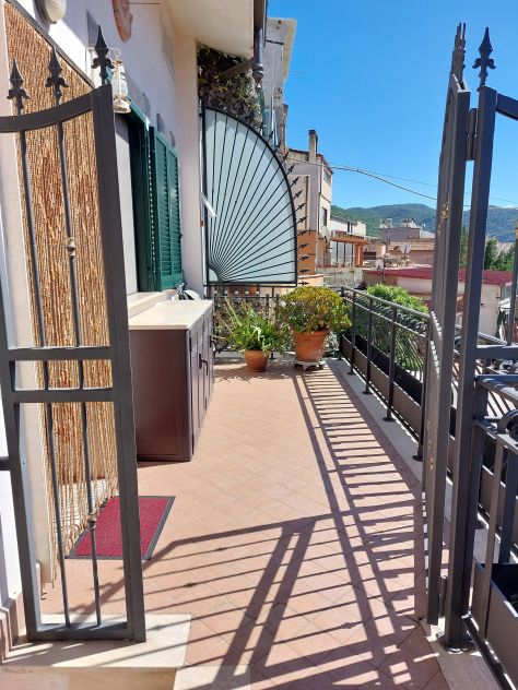 In trattativa privata appartamento recente costruzione 85mq 4/5 vani due livelli - Foto 2