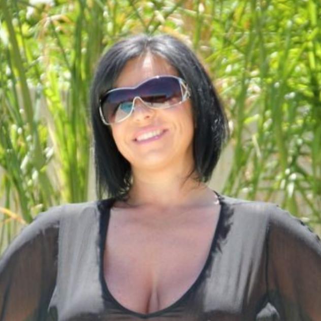 Donna seria per dolcezza e passione Tel: