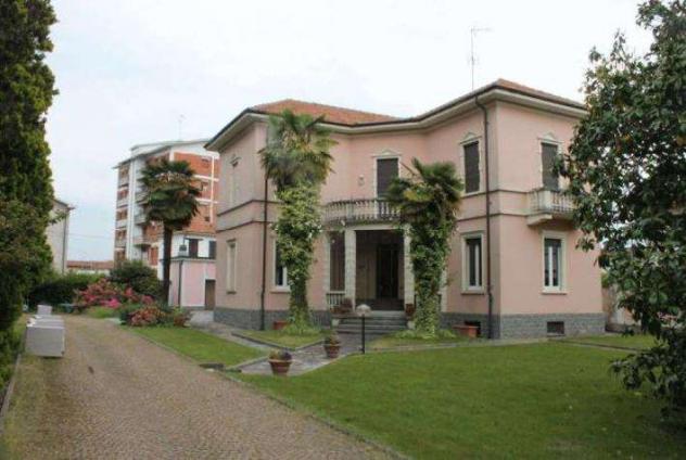 28/2023 U VA-1 - Villa con giardino in asta a Gallarate