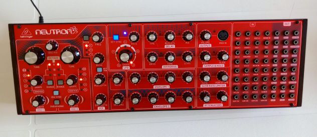 Behringer Neutron analog synth semi modulare - Foto 3