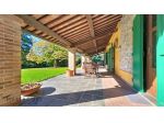 Proprietà indipendente con piscina, parcheggio privato e cucina professiona &hellip;