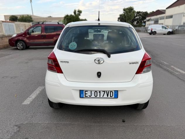 Toyota Yaris 1.0 5 porte Now - Foto 10