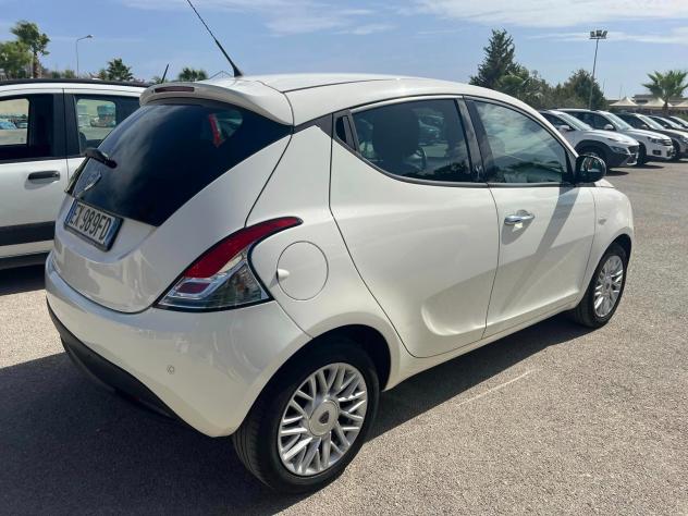 Lancia Ypsilon 1.2 69 CV 5 porte S&S Gold -2014 - Foto 2