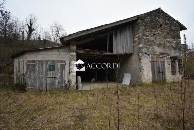 RUSTICO di 8 vani e di 568 mq (TARZO) rif. DT3