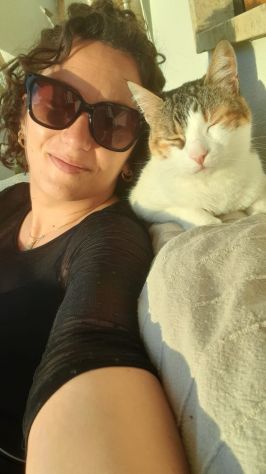 Cat sitting Bari