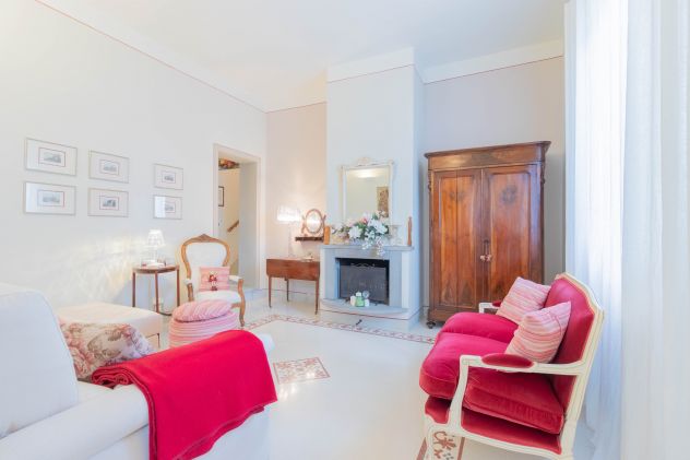 VILLA SINGOLA CON GIARDINO DI 1000 MQ