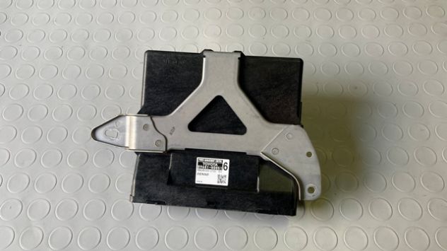 Centralina controllo alimentazione Toyota Yaris Hybrid 2014 (89681-0D051)