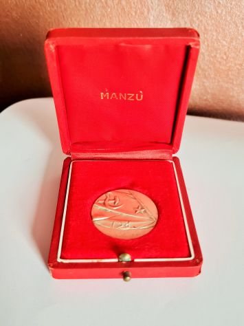 Giacomo Manzù medaglia argento 800 in perfette condizioni,