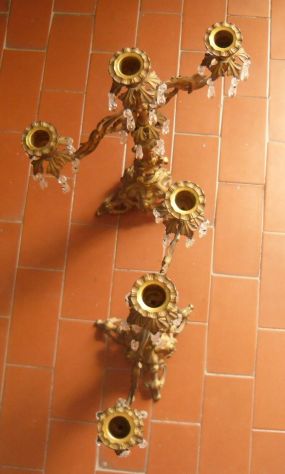 N° 2 VECCHI CANDELABRI IN OTTONE CON GOCCE DI VETRO - - Foto 6