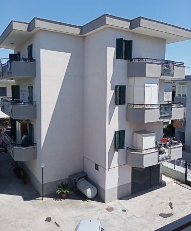 Affittasi posti moto coperti in cortile chiuso - Foto 3