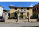 VILLA di 12 vani e di 266 mq (PIETRASANTA) rif. 477