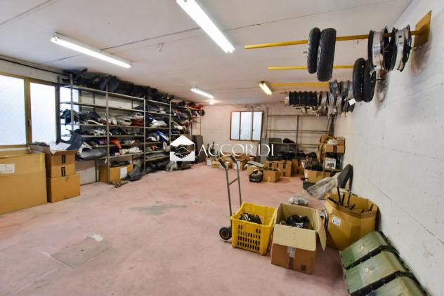 CASA INDIPENDENTE di 7 vani e di 328 mq (MONTEBELLUNA) rif. PE8 - Foto 20