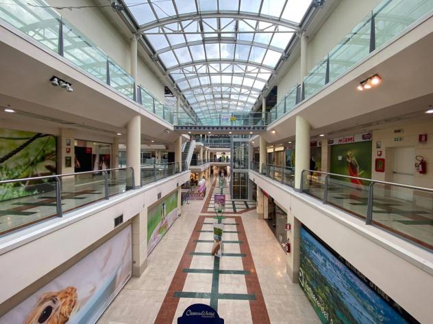 negozio in vendita a Corte Franca in zona Nigoline Bonomelli
