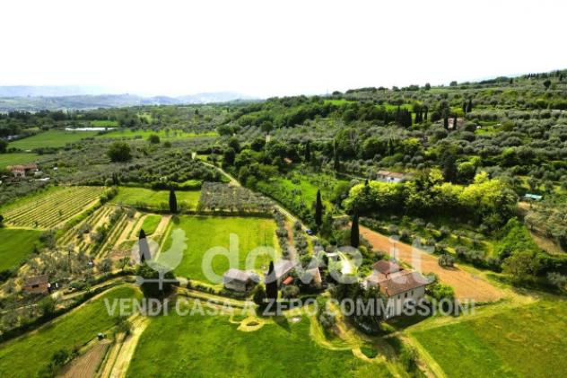 Rustico / Casale di 1000 m² con più di 5 locali e box auto in vendita a Sarteano - Foto 4