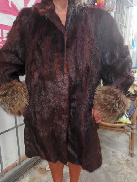 Pelliccia di castoro con tasche taglia 48+ marrone bruciato