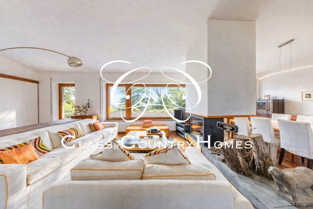 Appartamento in Villa Vigna Clara: Quattro Camere da Letto