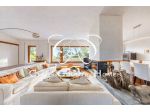 Appartamento in Villa Vigna Clara: Quattro Camere da Letto