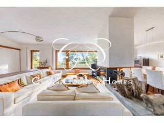 Appartamento in Villa Vigna Clara: Quattro Camere da Letto