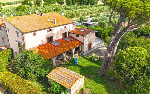 Casale in vendita a Collemezzano Alto - Cecina 359 mq Rif: 1328649