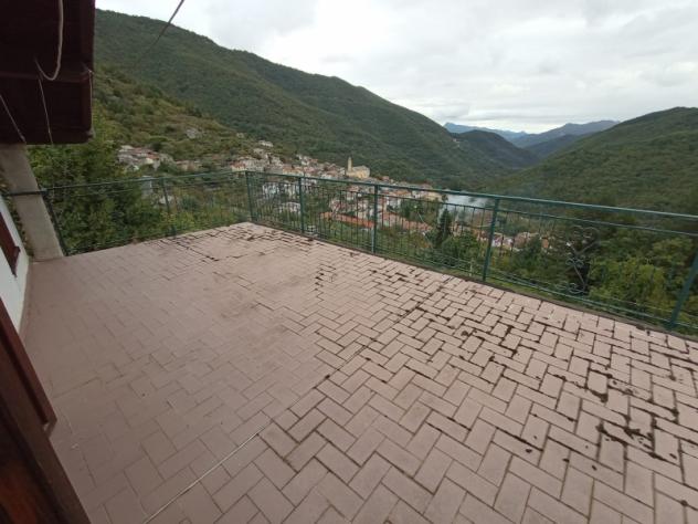 VENDESI A REZZO GRANDE CASA INDIPENDENTE BIFAMILIARE, CON TERRAZZA, CON GIARDINO - Foto 3