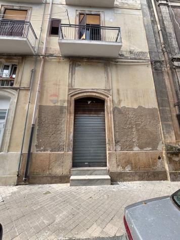 Locale Commerciale in vendita a Siracusa, Borgata