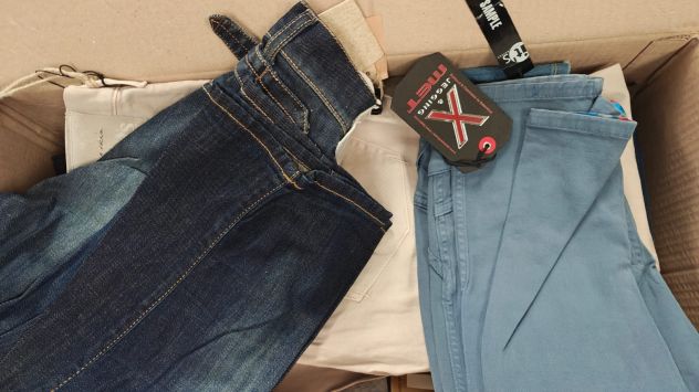 Stock di jeans donna NUOVI con etichetta, ottima qualitĂ . - Foto 3