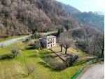 CASALE IMMERSO NEL VERDE