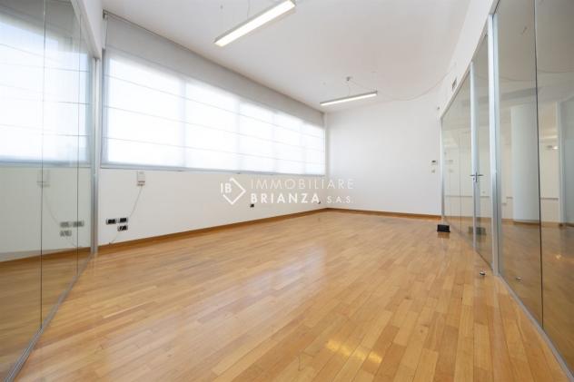 Spazio polifunzionale con ampia zona uffici Luminoso e versatile - Foto 11