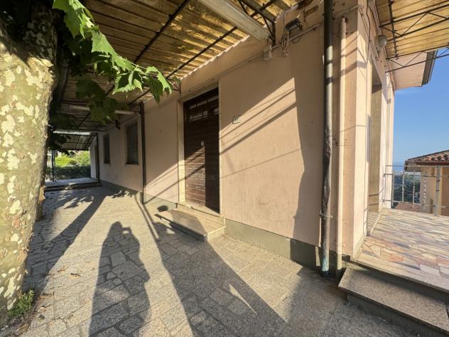 2 Vetrine in vendita a Montignoso