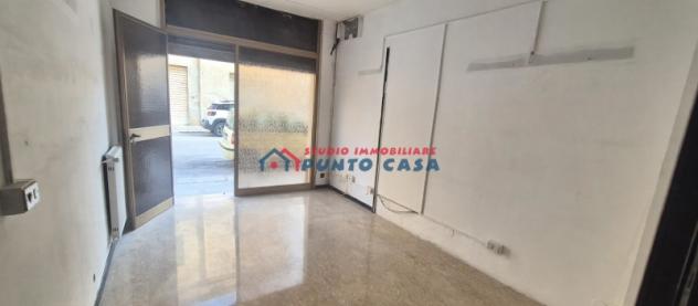 PRESSI VIA FARDELLA – Via Nicolò Riccio – Locale commerciale al PT con n. 3 vetrine su strada – 55mq ca. – 3 vani + wc. Angolare, buone condizioni. Eu - Foto 4