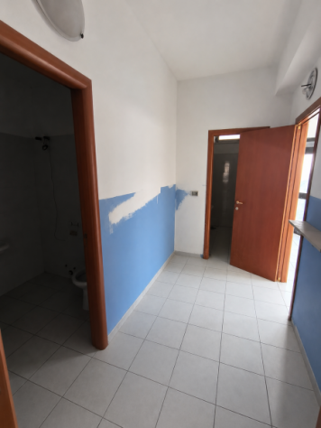 2069/STELLA Locale commerciale di mq 74 al piano terra in parco privato a Vairano Scalo. Si compone di due vani, antibagno e bagno. - Foto 8