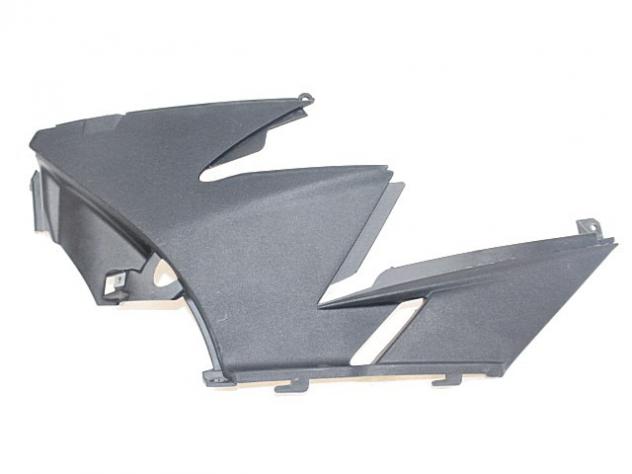 CARENA LATERALE SINISTRA INFERIORE SELLA MALAGUTI BLOG 160 1-000-298-262 LEFT SIDE LOWER SADDLE FAIRING ATTACCO DANNEGGIATO
