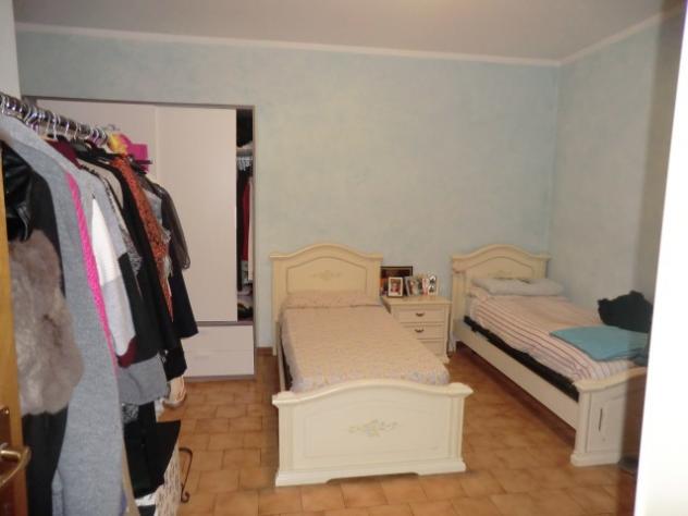 Capezzano in ottima posizione, appartamento sito al secondo piano con ingresso e angolo cottura,2 camere matrimoniali,bagno con vasca , ripostiglio e - Foto 7