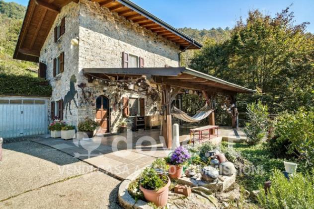 Villa di 250 m² con 4 locali in vendita a Val Brembilla