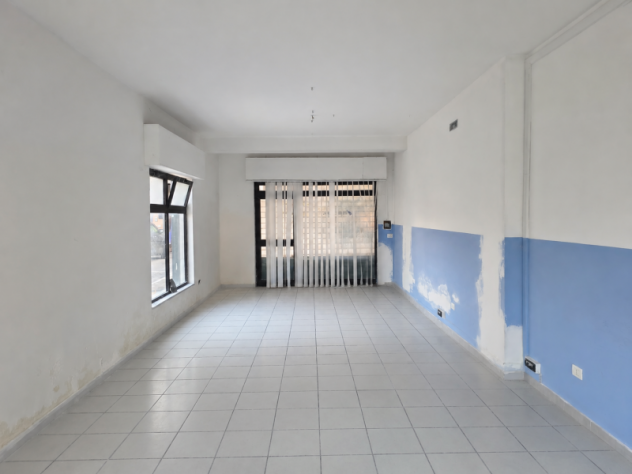 2069/STELLA Locale commerciale di mq 74 al piano terra in parco privato a Vairano Scalo. Si compone di due vani, antibagno e bagno. - Foto 5